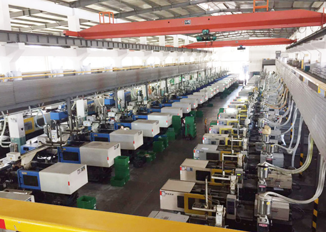 Raw material centralized feeding station